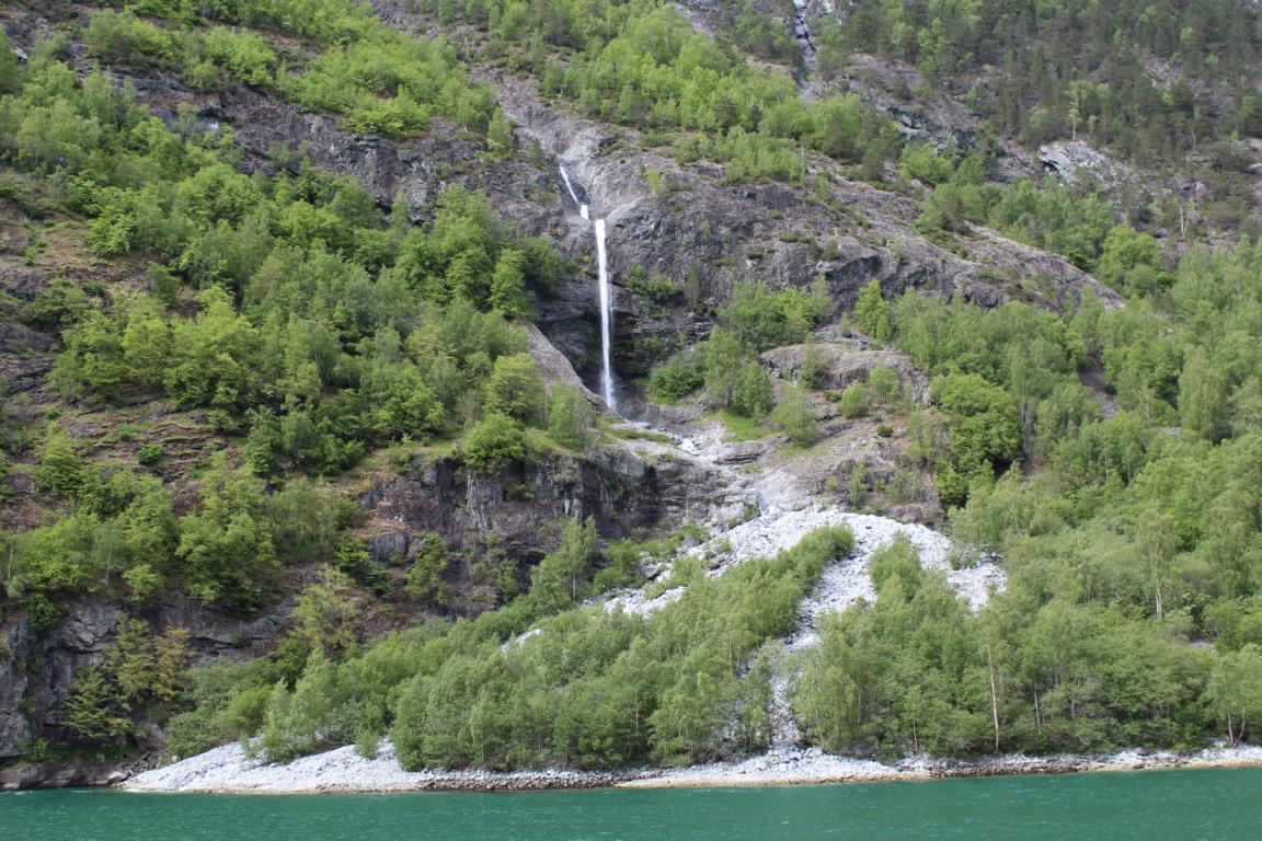 Fahrt durch den Nærøyfjord