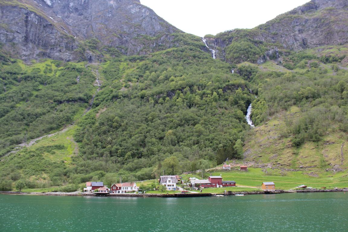 Fahrt durch den Nærøyfjord