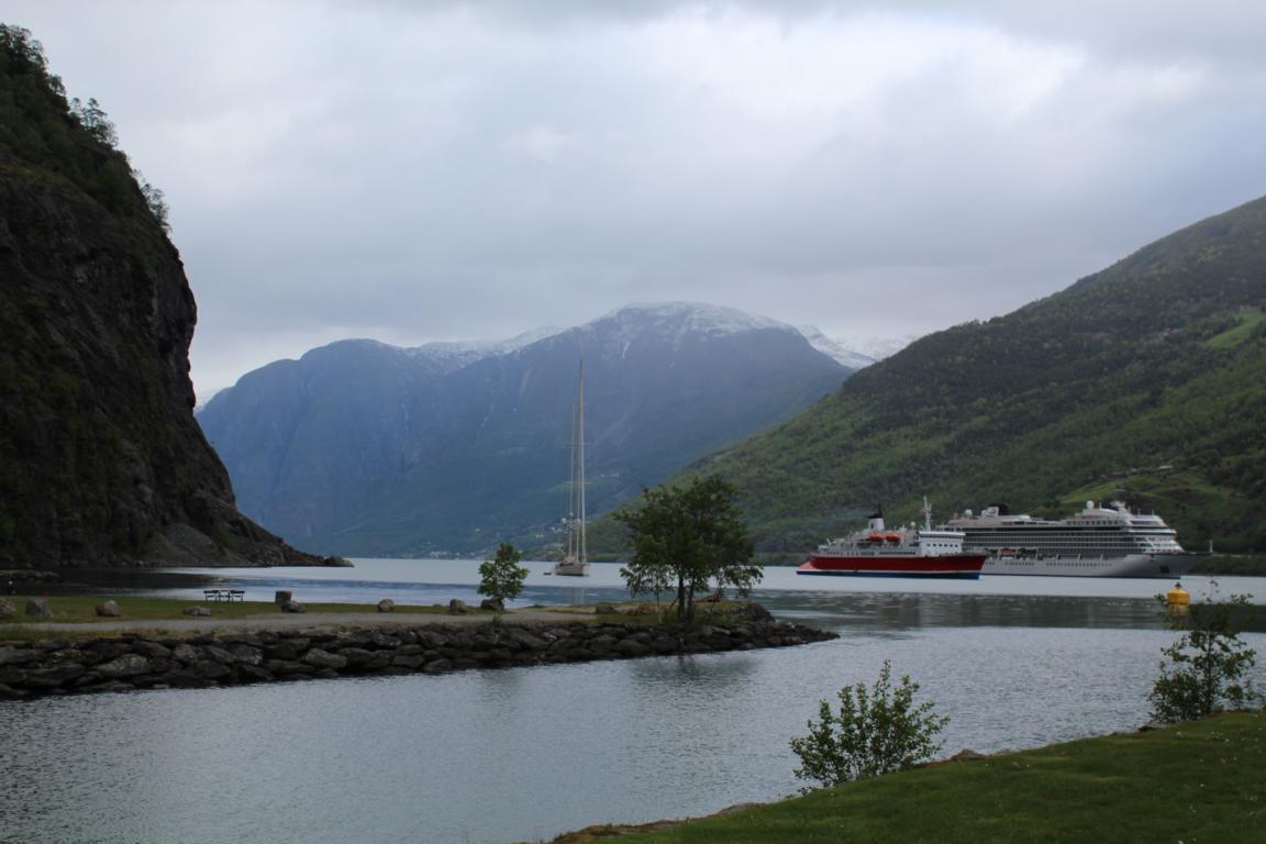 Aussicht von Flåm auf den Aurlandsfjord