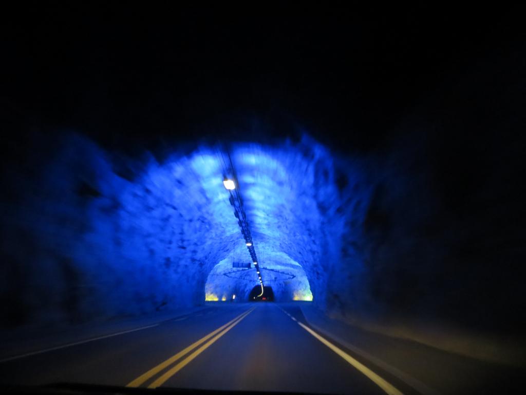 Lichtinstallation im Tunnel