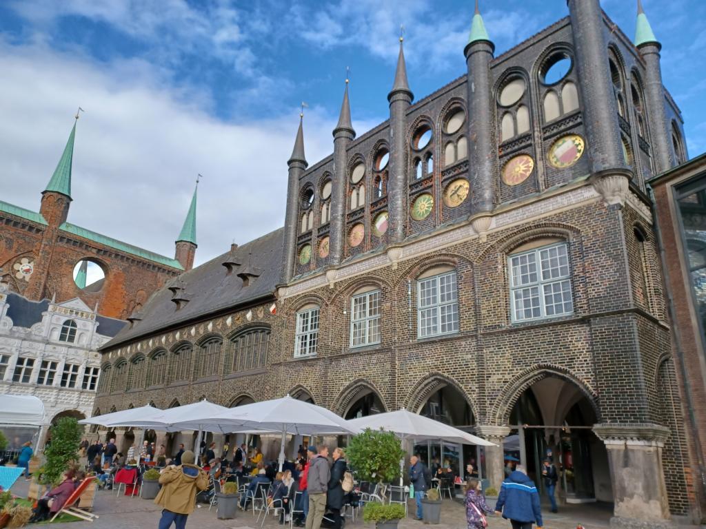 Marktplatz mit dem historischen Rathaus