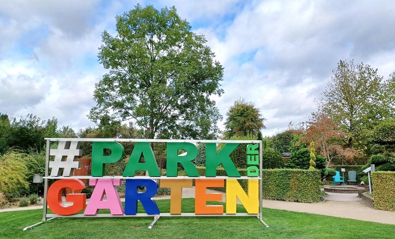 Begrüßung im Park der Gärten