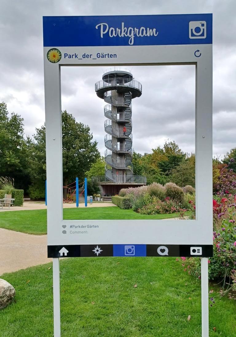 Aussichtsturm im Park der Gärten