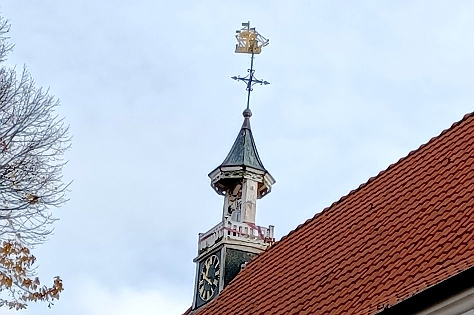  Wetterfahne auf dem Kirchendach in Greetsiel 