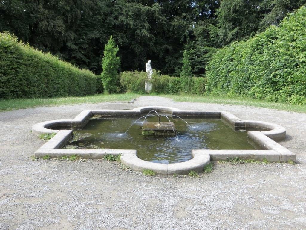 Im Garten der Löwenburg“ title=