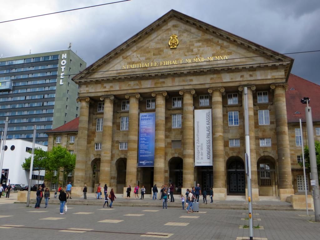 Die Stadthalle von Kassel“ title=