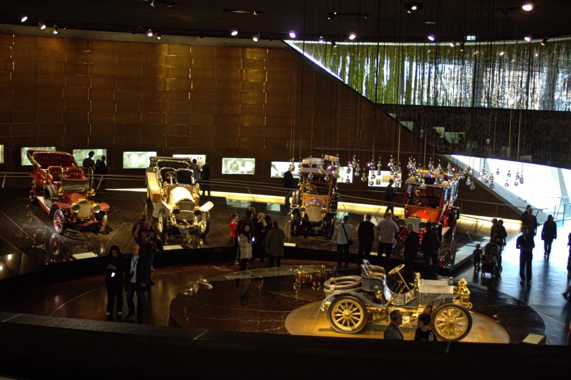 Exponate aus den Jahren 1900 bis 1914 im Mercedes-Benz Museum