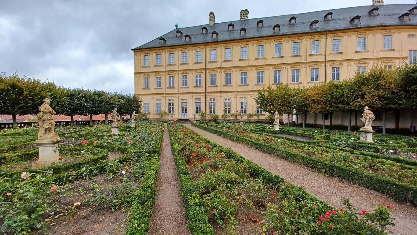 Rosengarten neben der Neuen Residenz Rosengarten neben der Neuen Residenz