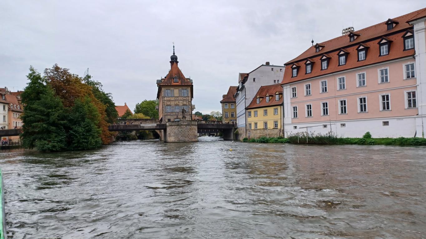 Blick von der Regnitz auf das alte Rathaus Blick von der Regnitz auf das alte Rathaus