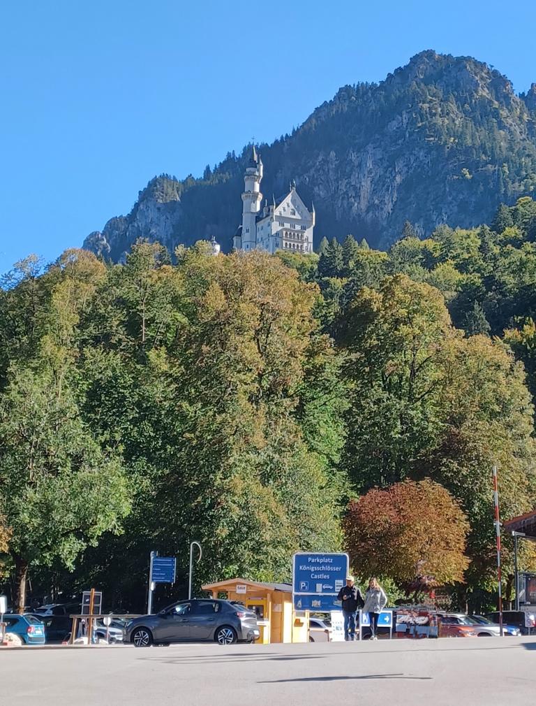 Blick von Hohenschwangau hinauf zum Schloss Neuschwanstein