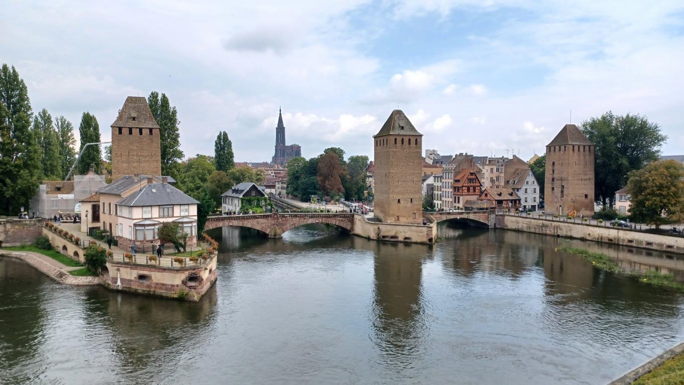 Blick auf die Ponts Couverts